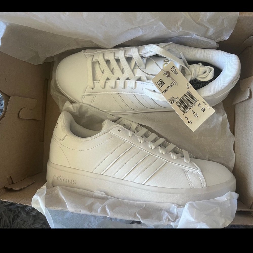Adidas NWT grand court 2.0cloud foam sneakers women’s